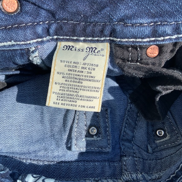 Miss me size 26 jeans lot of 3 Pairs of the pairs of capris one is boot cut. - Picture 6 of 16